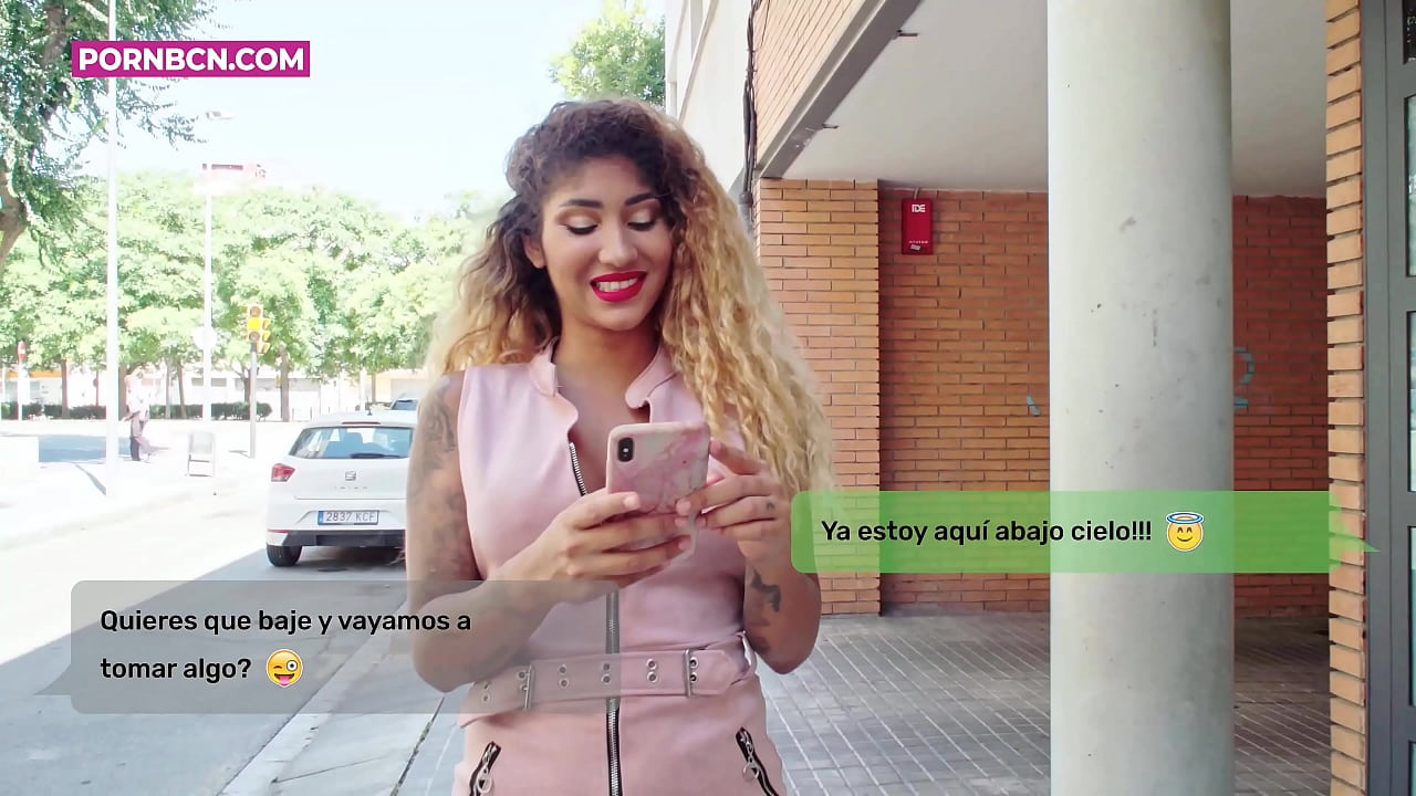 Nevjerna žena sprema se jako poševiti svog mladog ljubavnika dok joj muž radi. Latina sa sisama i velikim dupetom. Venera Afrodita.